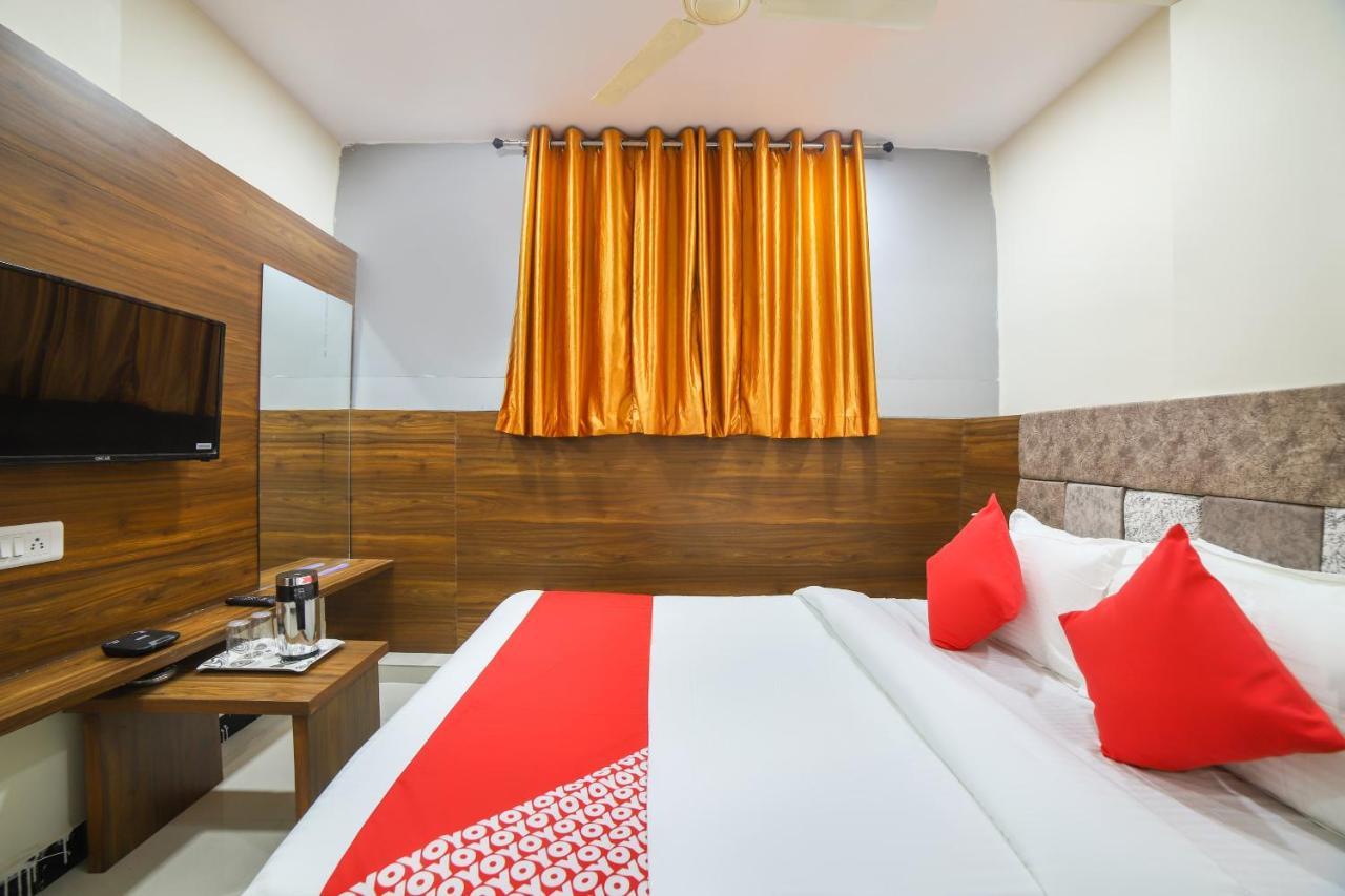 Oyo 67345 Hotel Anjani Inn Naroda Εξωτερικό φωτογραφία