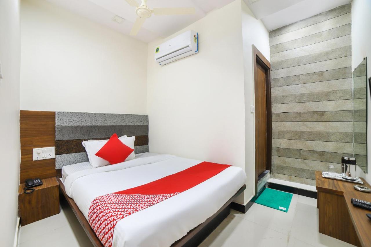 Oyo 67345 Hotel Anjani Inn Naroda Εξωτερικό φωτογραφία
