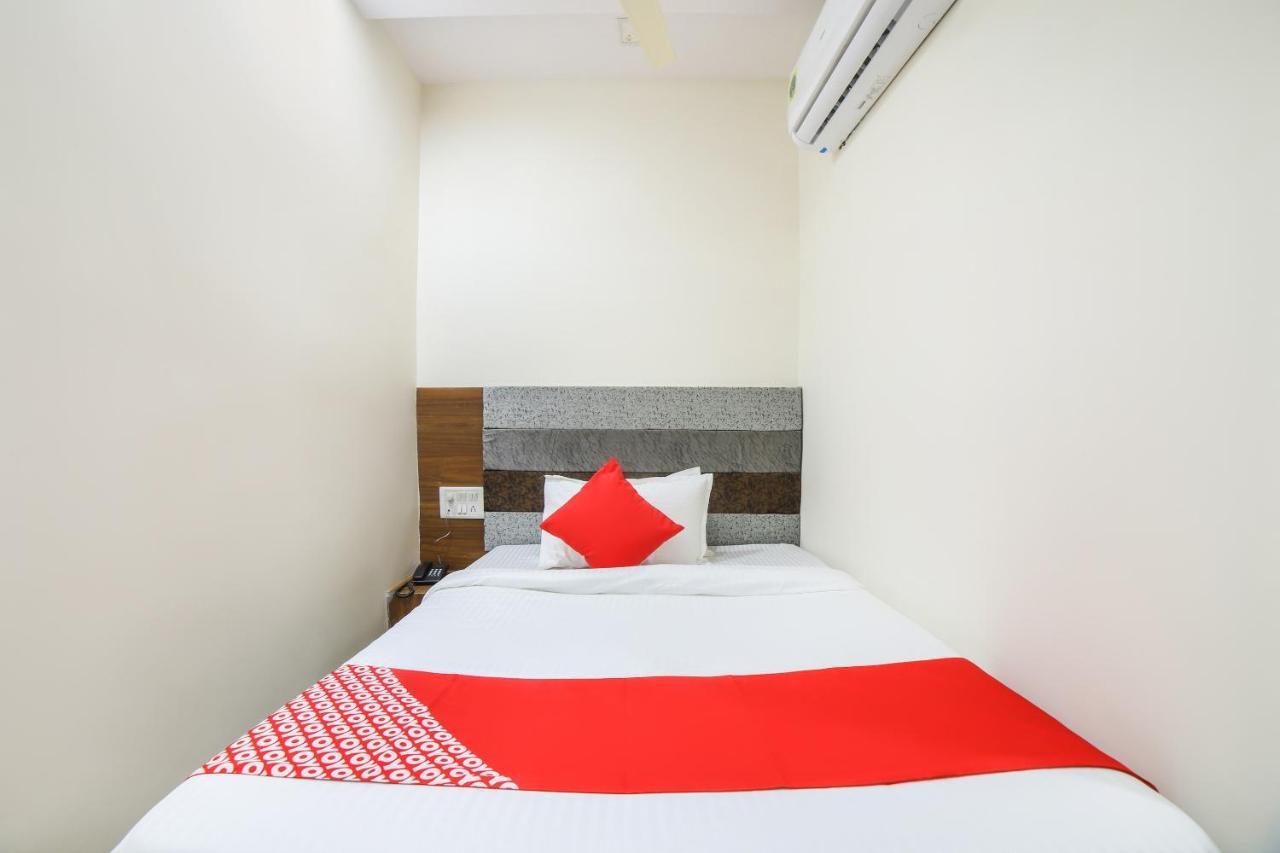 Oyo 67345 Hotel Anjani Inn Naroda Εξωτερικό φωτογραφία
