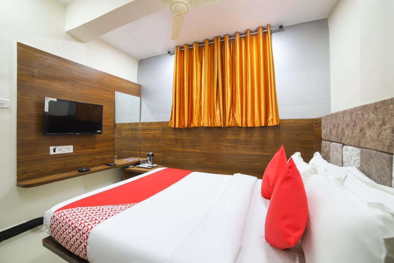 Oyo 67345 Hotel Anjani Inn Naroda Εξωτερικό φωτογραφία