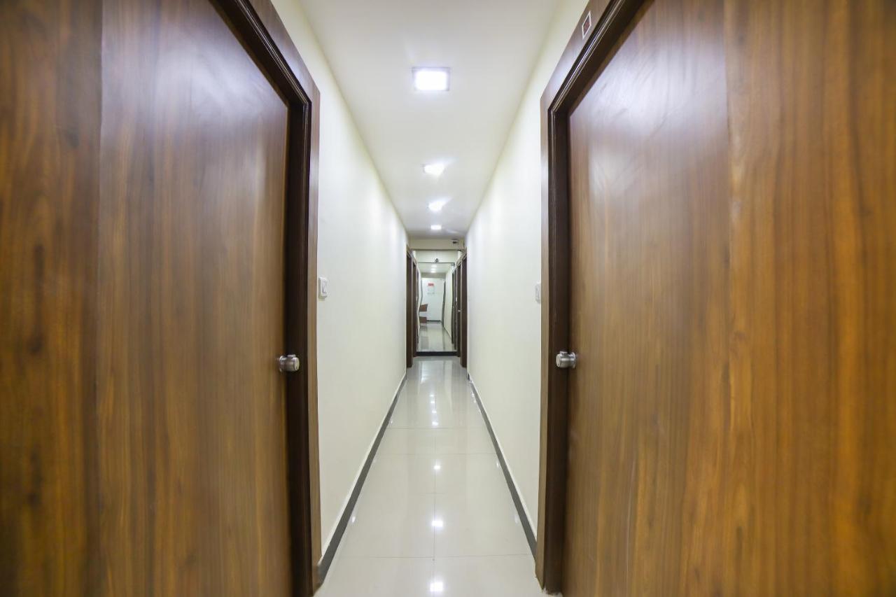 Oyo 67345 Hotel Anjani Inn Naroda Εξωτερικό φωτογραφία